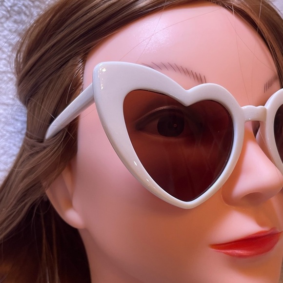 White and Brown Heart-Shaped Sunglasses Retro Style - Picture 3 of 4